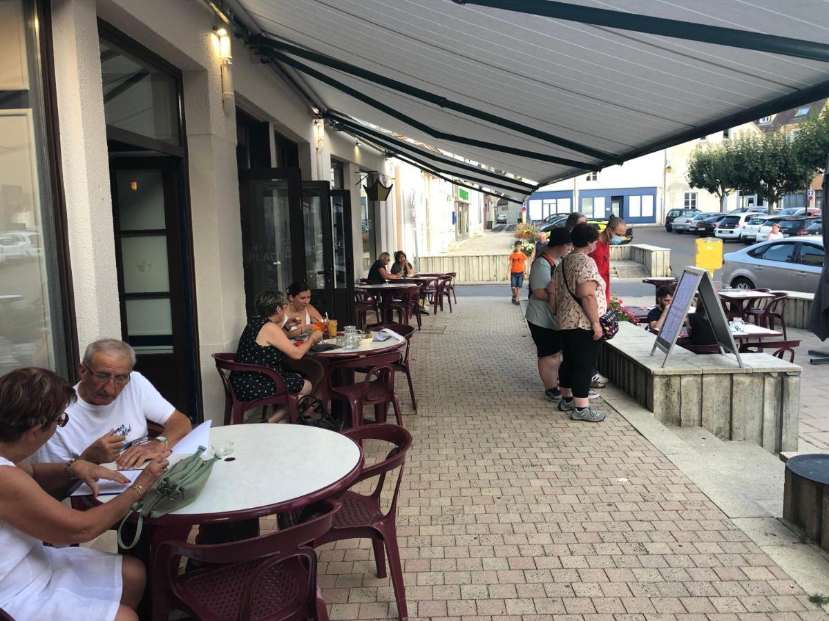 Hotel Restaurant La Place Saint-Amand-Mont-Rond 외부 사진
