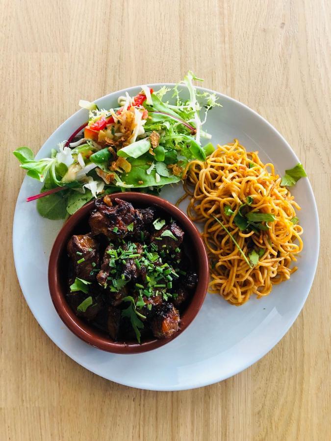 Hotel Restaurant La Place Saint-Amand-Mont-Rond 외부 사진