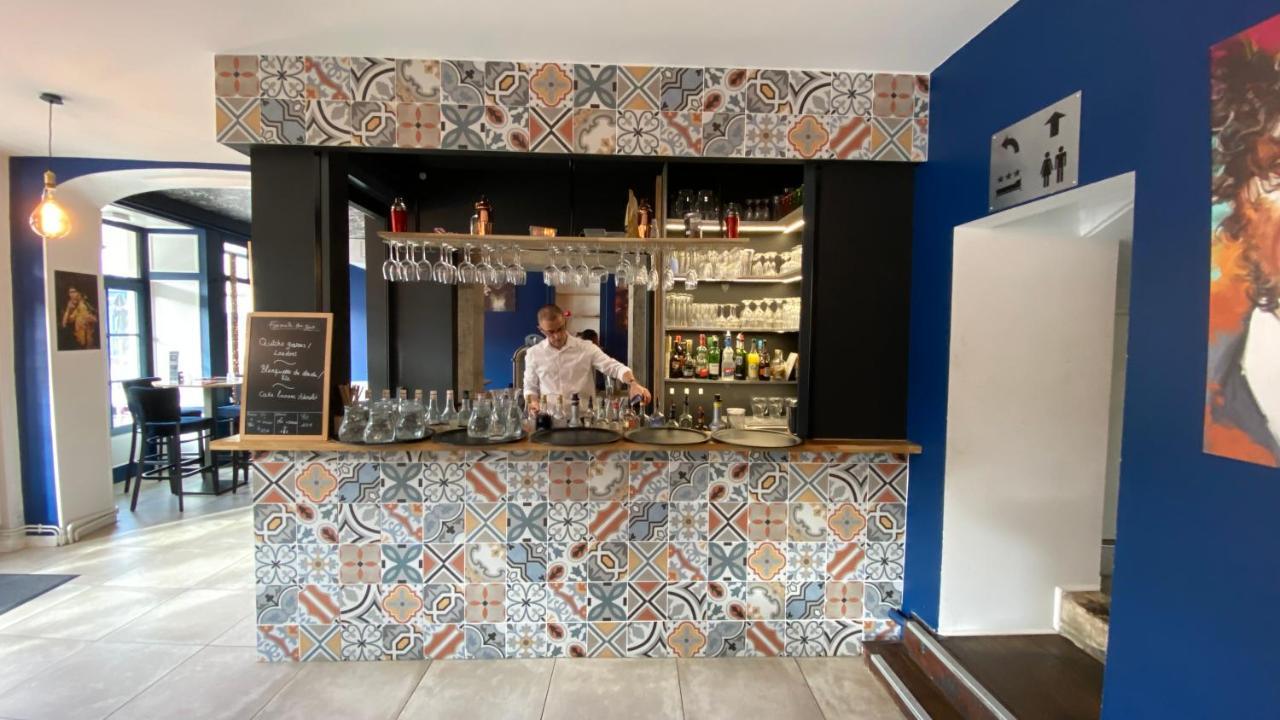 Hotel Restaurant La Place Saint-Amand-Mont-Rond 외부 사진