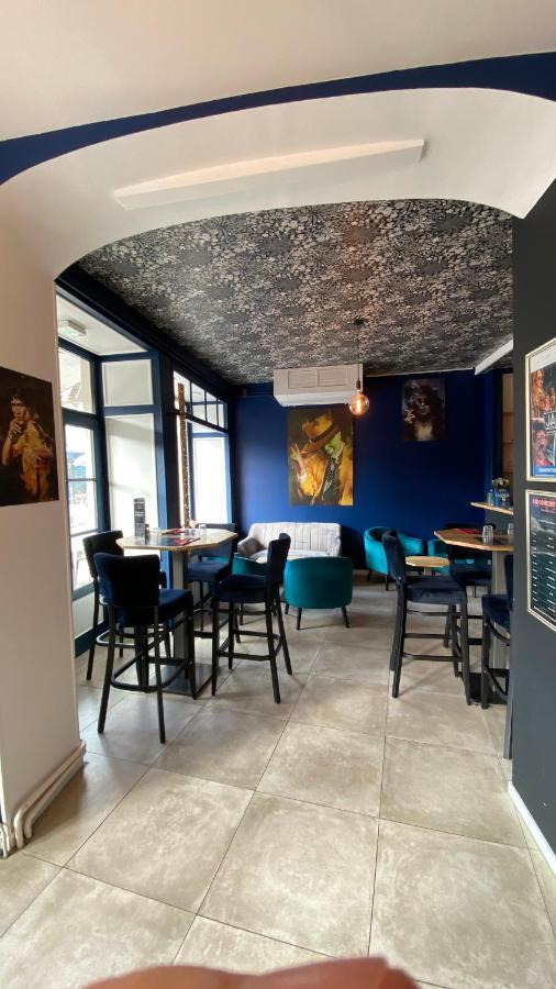 Hotel Restaurant La Place Saint-Amand-Mont-Rond 외부 사진